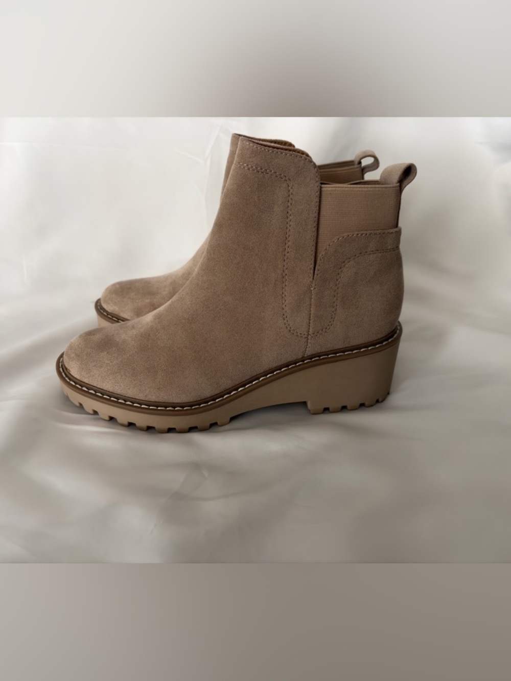 Dolce Vita Suede Wedge Ankle Boots Taupe | Lug Sole | Great Condition